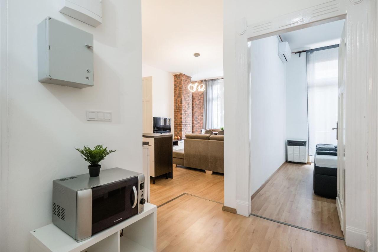 Jacuzzi And Privacy With 2 Balconies And Free Garage Apartment Budapest Bagian luar foto